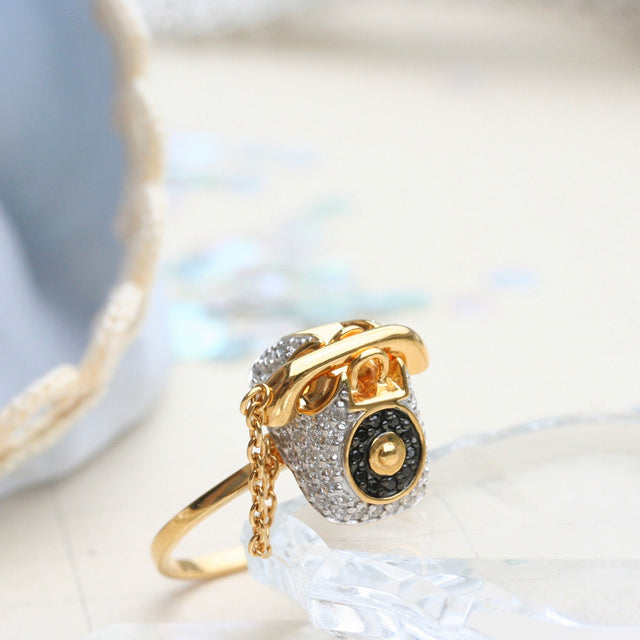 Téléphone blanc précieux