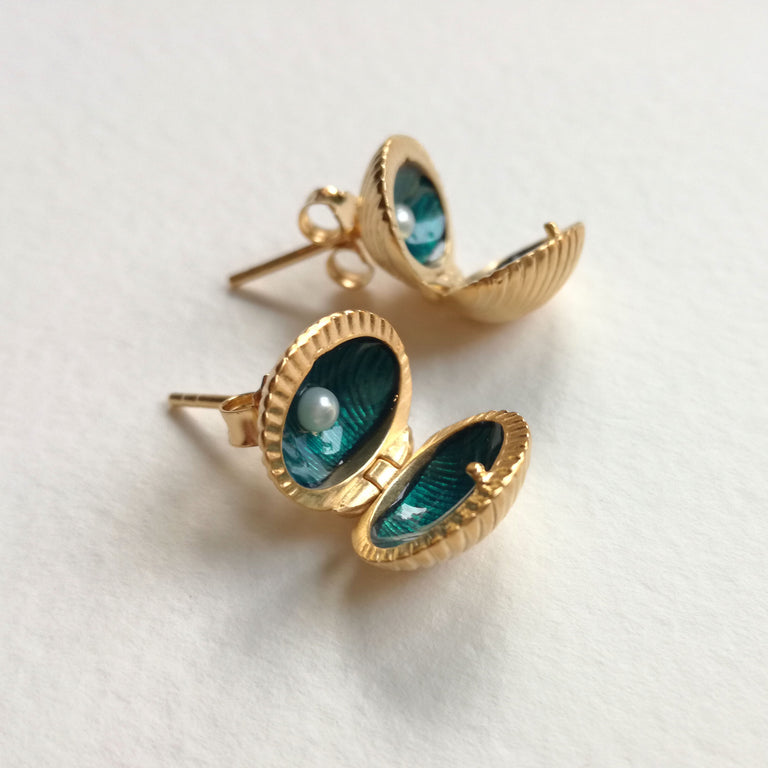 Mini Shell earrings