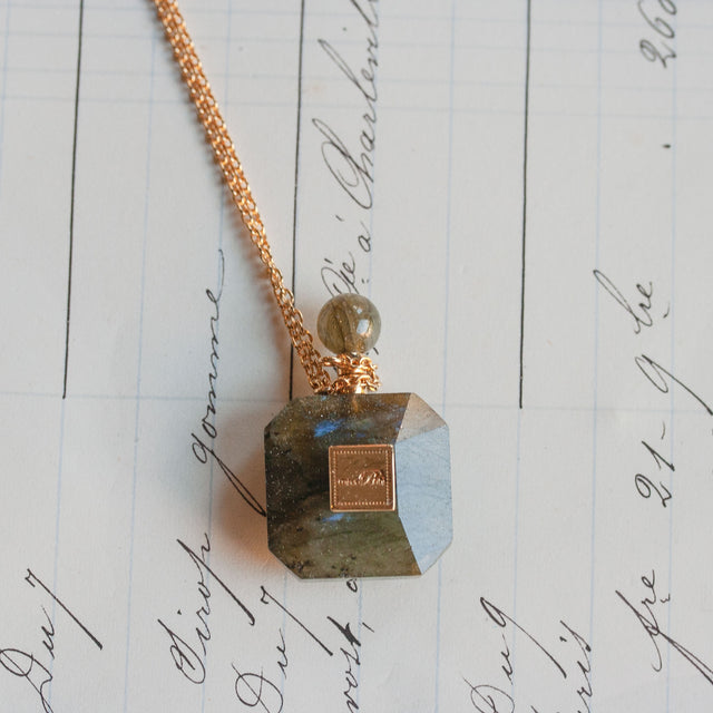 Labradorite parfum necklace