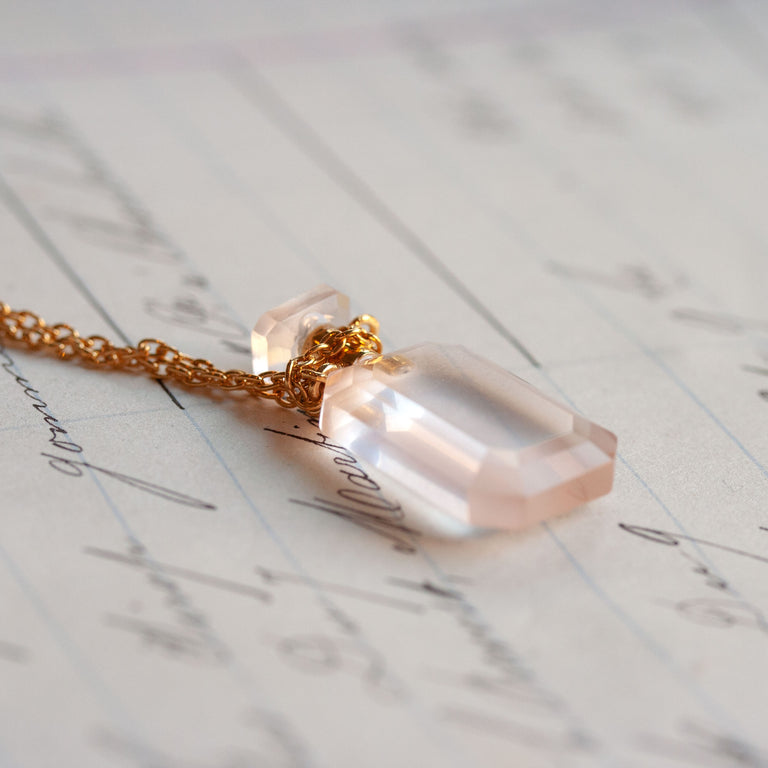 Pink quartz parfum necklace